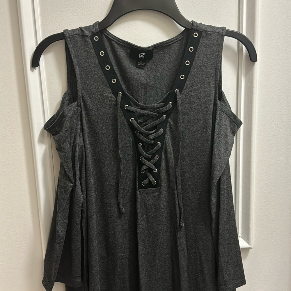 NEW: IZ Byer Lace Up Cold Shoulder Top - XL - Charcoal & Black